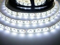 Inteligentné LED solárne verejné osvetlenie 15W s 1x solárnym panelom Farba svetla: Teplá biela